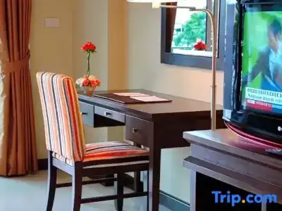 August Suites - 42