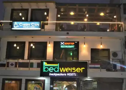 Bedweiser Backpackers Hostel - 0