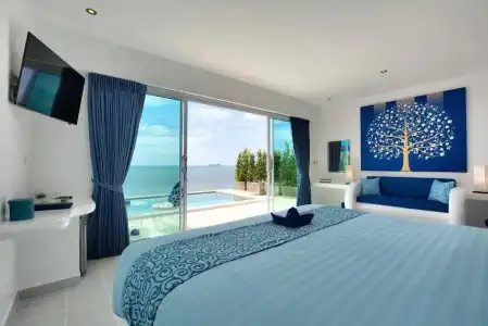 La Perle Luxury Boutique - 73