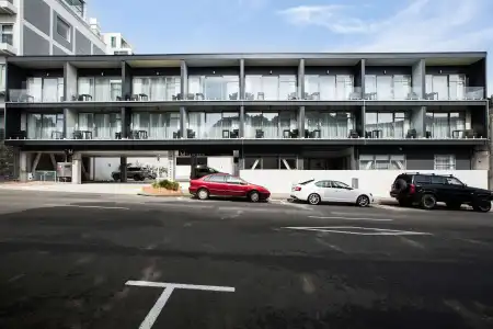The Metrotel Motel - 11