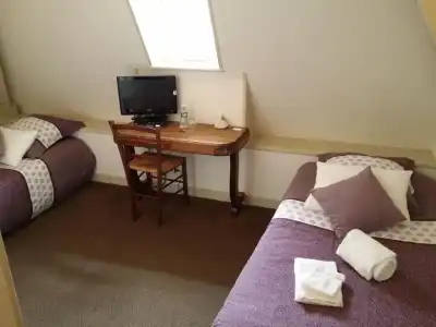 Le Castel Guesthouse - 17