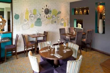 Premier Inn Glasgow Pacific Quay - 11