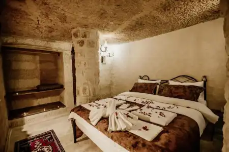 Romantic Cave - 99