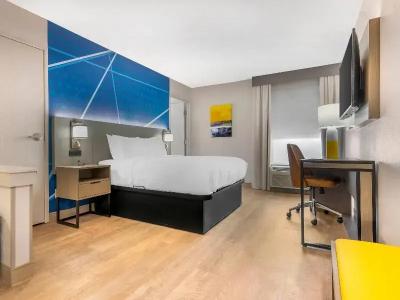 Comfort Inn & Suites Saint Louis Lafayette Square - 45