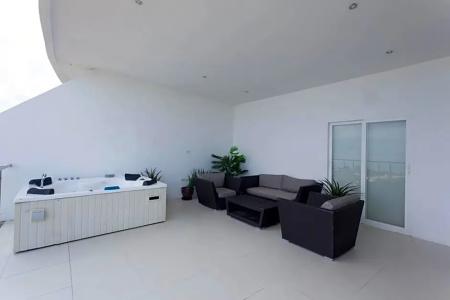 Sunset Plaza Holiday Apartment - 20