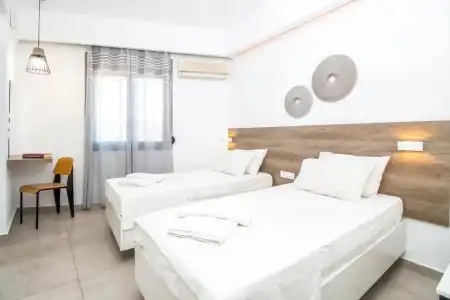 Hillside Studios & Apartments - 27