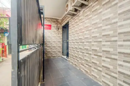 RedDoorz near Graha Cijantung Mall - 8