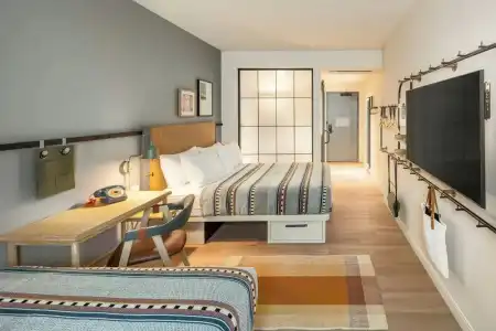 Moxy Cincinnati Downtown - 3