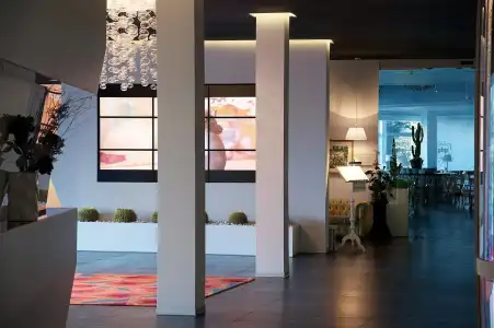 Plaza - 24