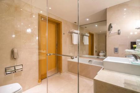 Holiday Inn BANGKOK SILOM by IHG - 8