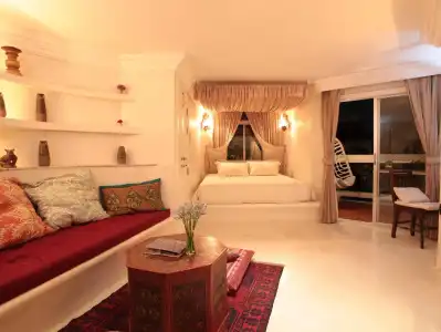 At Niman Conceptual Home - 50