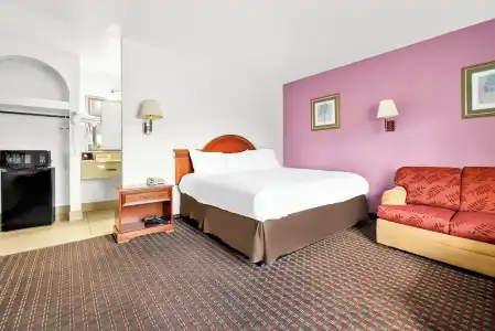 Capitol Inn and Suites - 13