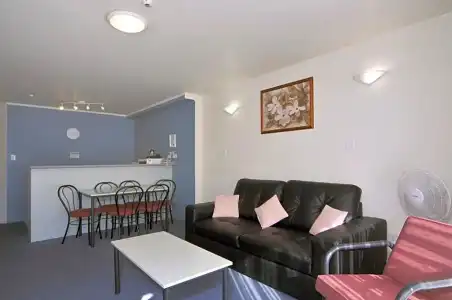 Fenton Court Motel - 59