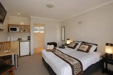 Big Five Motel - 40
