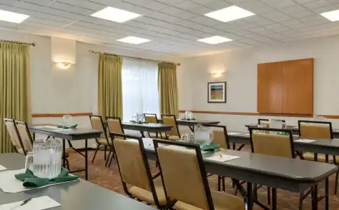 Country Inn & Suites by Radisson, Calgary-Northeast - 18