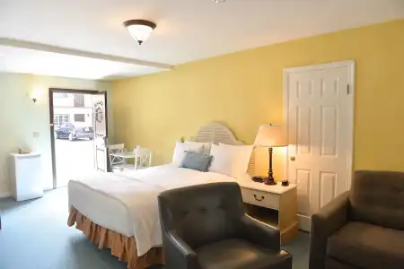 Crown City Inn - 37