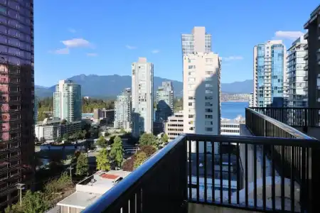 Divya Sutra Suites on Robson Downtown Vancouver - 53
