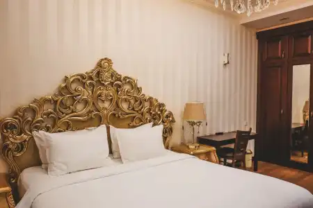 Monday Royal Apart - 281