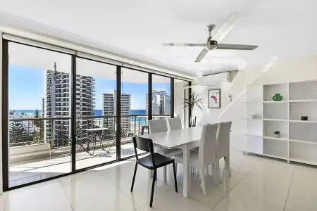 Surfers Century Oceanside Apartments - 236
