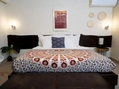 Studio 27 Backpackers - 98