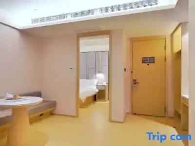 JI Shanghai Hongqiao National Exhibition and Convention Centre Huaxiang Road - 39