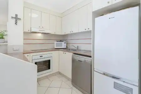 Burleigh Mediterranean Resort Enquiries - 58