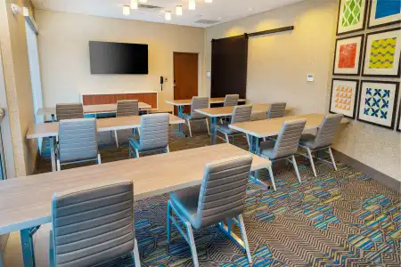 Holiday Inn Express & Suites Las Vegas - E Tropicana by IHG - 28