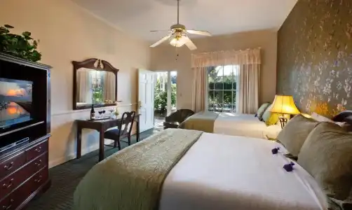 Lavender Inn by the Sea - 21
