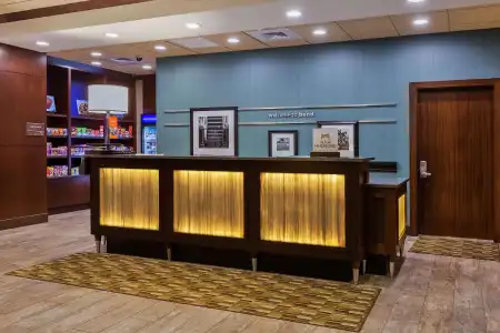 Hampton Inn & Suites Bend - 1