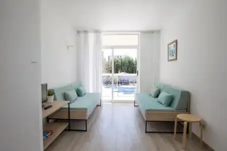 ApartCYE Holiday Centre - 121