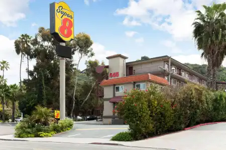 Super 8 by Wyndham San Diego Circle - 20