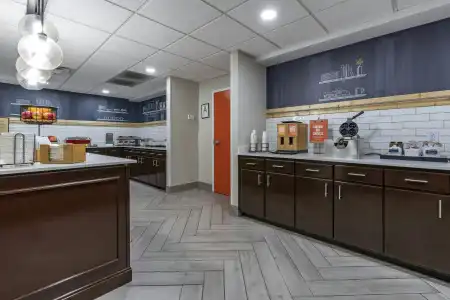 Hampton Inn & Suites Louisville East - 28
