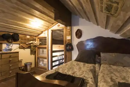 Raven's Bed and Breakfast - 4