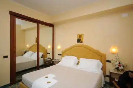 Grand Excelsior - 45