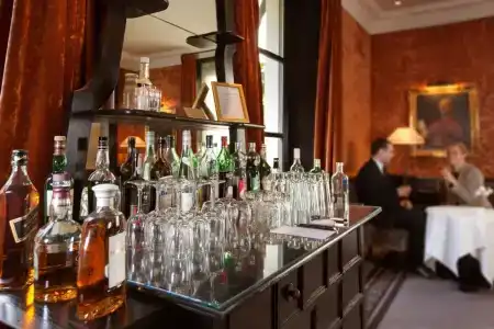 Pavillon de la Reine & Spa, Place des Vosges - 10