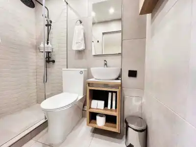 Motives Inn - 88