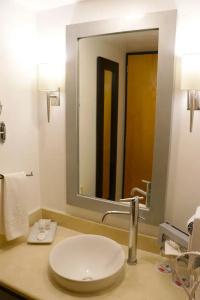 & Suites PF - 93