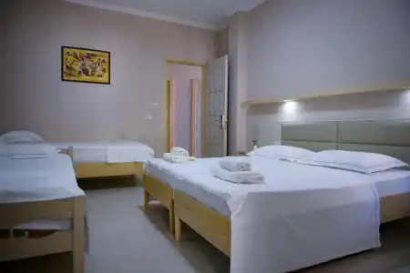 Andi - 32