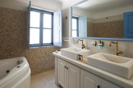 Black Rose Beach Suites - 102