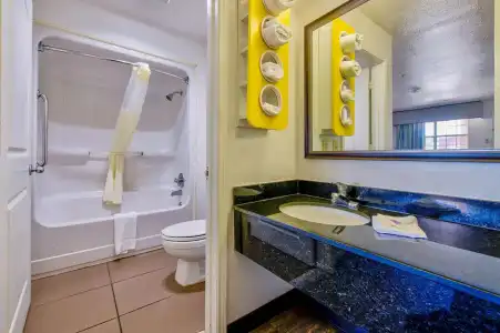 Motel 6 Arlington, TX - 7