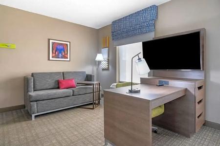 Hampton Inn & Suites Louisville East - 72