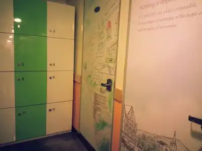 Blue Backpackers Hostel - 11
