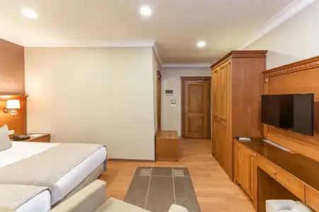 Royan Suites - 9