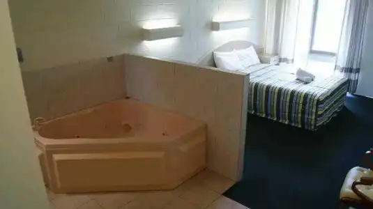 Econo Lodge Absolute Lake Entrance - 13