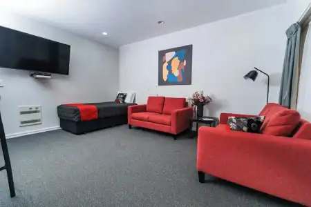 Aubyn Court Spa Motel - 93