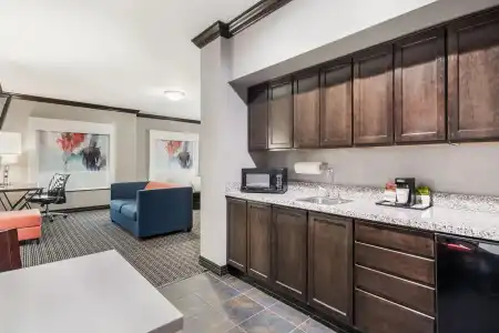 Hawthorn Suites by Wyndham Lubbock - 25