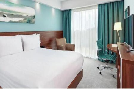 Hampton by Hilton - 5
