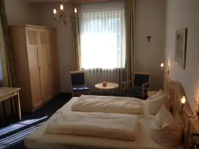Roter Hahn - Bed & Breakfast - 37