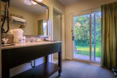 Sun & Ski Inn and Suites - 73