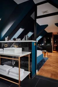 Provocateur Berlin, a Member of Designs - 70